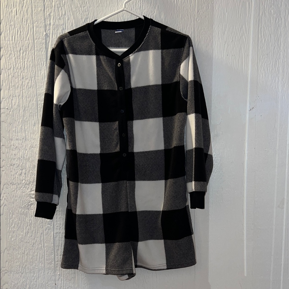 Old Navy Women’s Flannel Romper – Size Small – Black & White